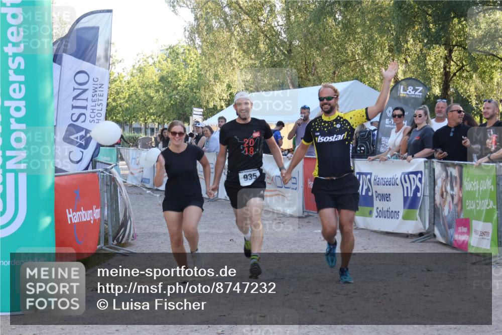 07.09.2025 - 19. Norderstedt Triathlon Luisa Fischer http://msf.ph/oto/8747232 07.09.2025 17:32:25 Ziel 935 meine-sportfotos.de