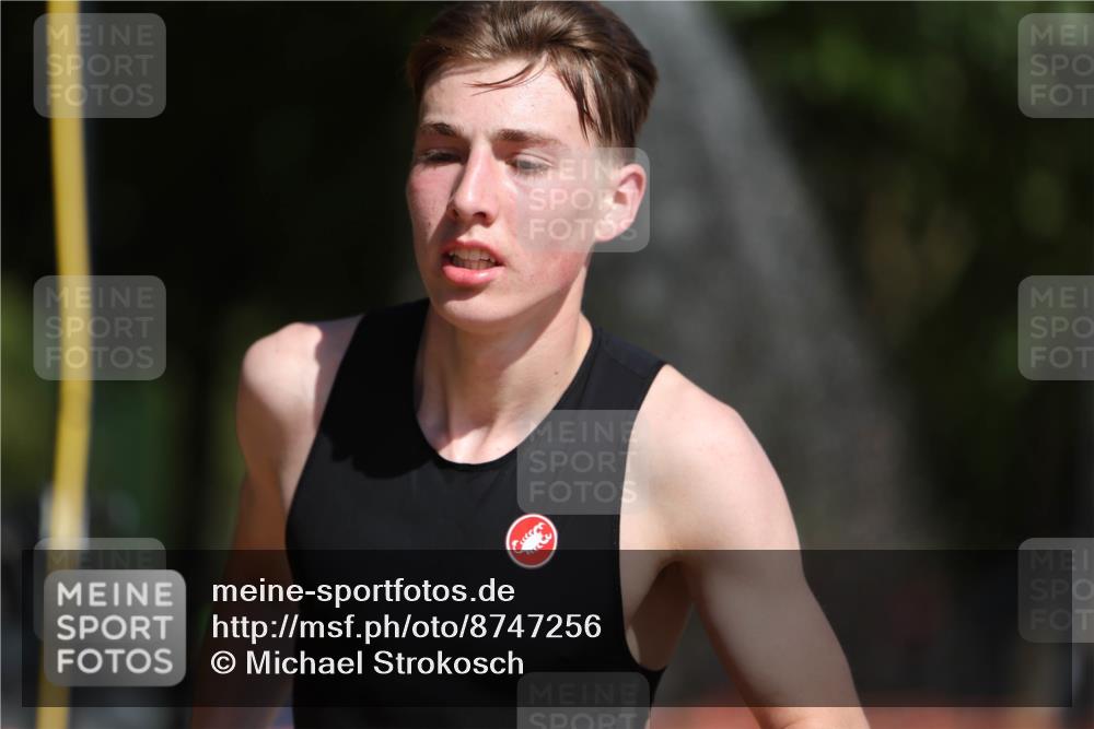 07.09.2025 - 19. Norderstedt Triathlon Michael Strokosch http://msf.ph/oto/8747256 07.09.2025 12:01:01 Laufen 1152, 1156 meine-sportfotos.de
