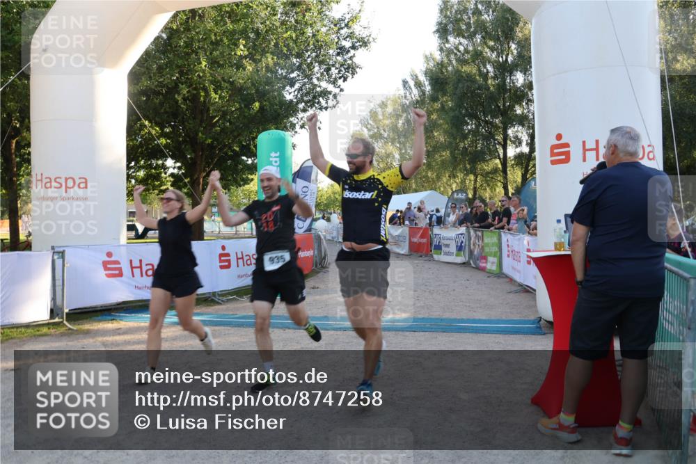 07.09.2025 - 19. Norderstedt Triathlon Luisa Fischer http://msf.ph/oto/8747258 07.09.2025 17:32:27 Ziel 935 meine-sportfotos.de