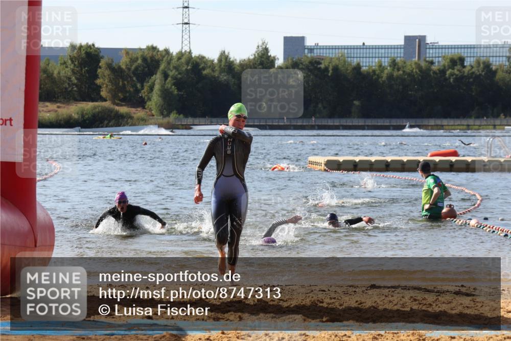 07.09.2025 - 19. Norderstedt Triathlon Luisa Fischer http://msf.ph/oto/8747313 07.09.2025 10:48:55 Schwimmen 1185, 1191 meine-sportfotos.de