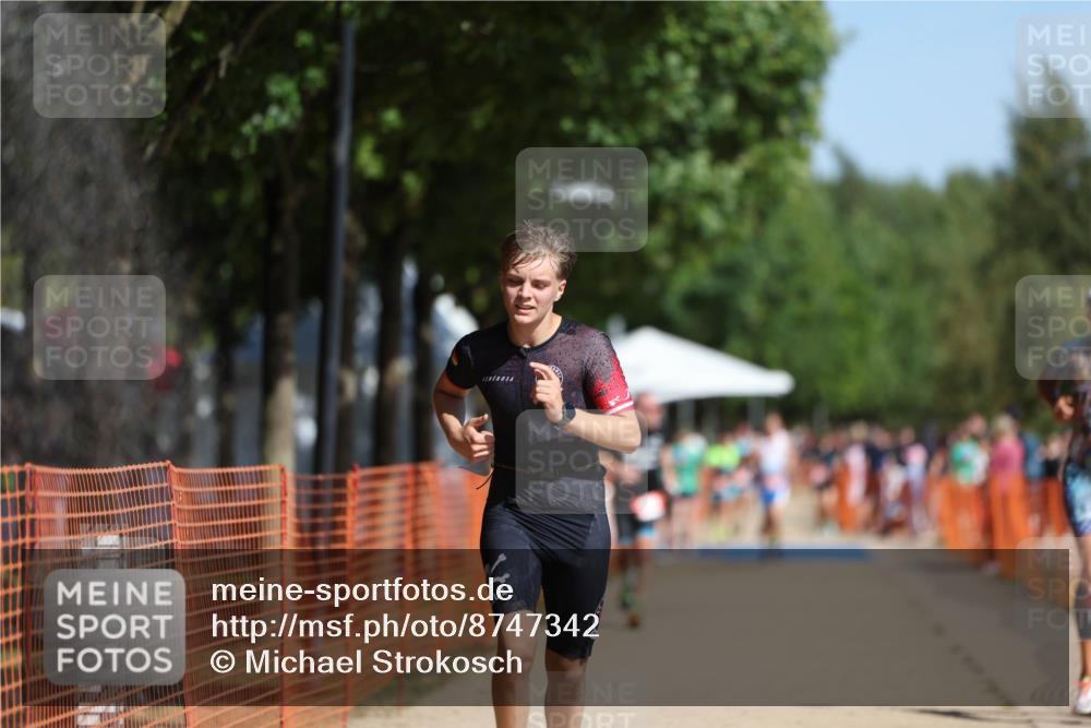 07.09.2025 - 19. Norderstedt Triathlon Michael Strokosch http://msf.ph/oto/8747342 07.09.2025 12:01:06 Laufen 787, 1156 meine-sportfotos.de