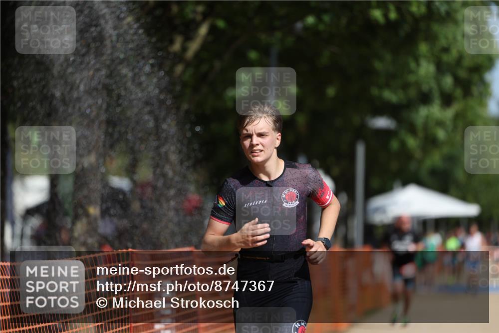 07.09.2025 - 19. Norderstedt Triathlon Michael Strokosch http://msf.ph/oto/8747367 07.09.2025 12:01:07 Laufen 787, 1156 meine-sportfotos.de