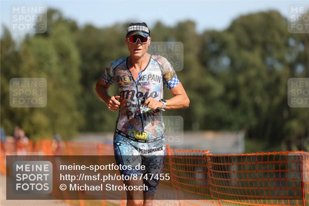 07.09.2025 - 19. Norderstedt Triathlon Michael Strokosch http://msf.ph/oto/8747455 07.09.2025 12:01:10 Laufen 787, 796, 1156 meine-sportfotos.de