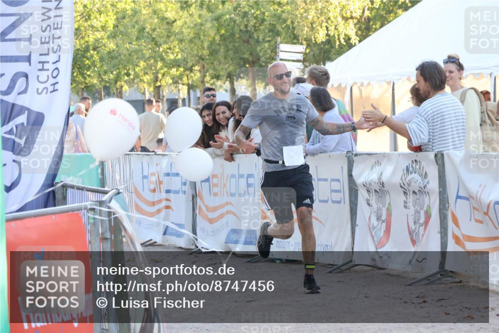 07.09.2025 - 19. Norderstedt Triathlon Luisa Fischer http://msf.ph/oto/8747456 07.09.2025 17:35:10 Ziel 925 meine-sportfotos.de