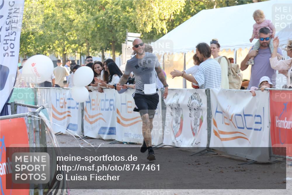 07.09.2025 - 19. Norderstedt Triathlon Luisa Fischer http://msf.ph/oto/8747461 07.09.2025 17:35:10 Ziel 925 meine-sportfotos.de