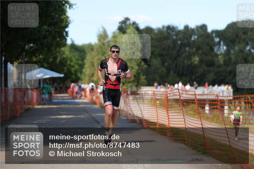 07.09.2025 - 19. Norderstedt Triathlon Michael Strokosch http://msf.ph/oto/8747483 07.09.2025 14:50:53 Laufen 978 meine-sportfotos.de