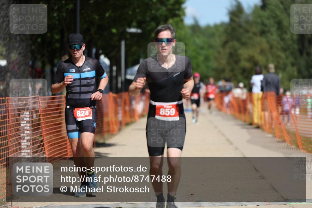 07.09.2025 - 19. Norderstedt Triathlon Michael Strokosch http://msf.ph/oto/8747488 07.09.2025 12:38:01 Laufen 302, 824, 859 meine-sportfotos.de