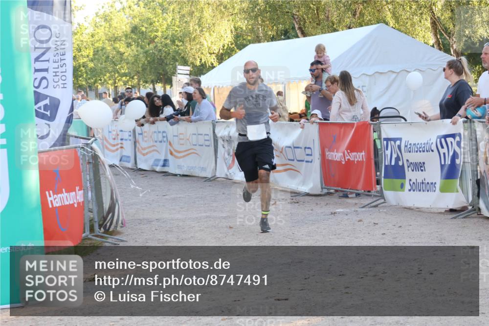 07.09.2025 - 19. Norderstedt Triathlon Luisa Fischer http://msf.ph/oto/8747491 07.09.2025 17:35:12 Ziel 925 meine-sportfotos.de