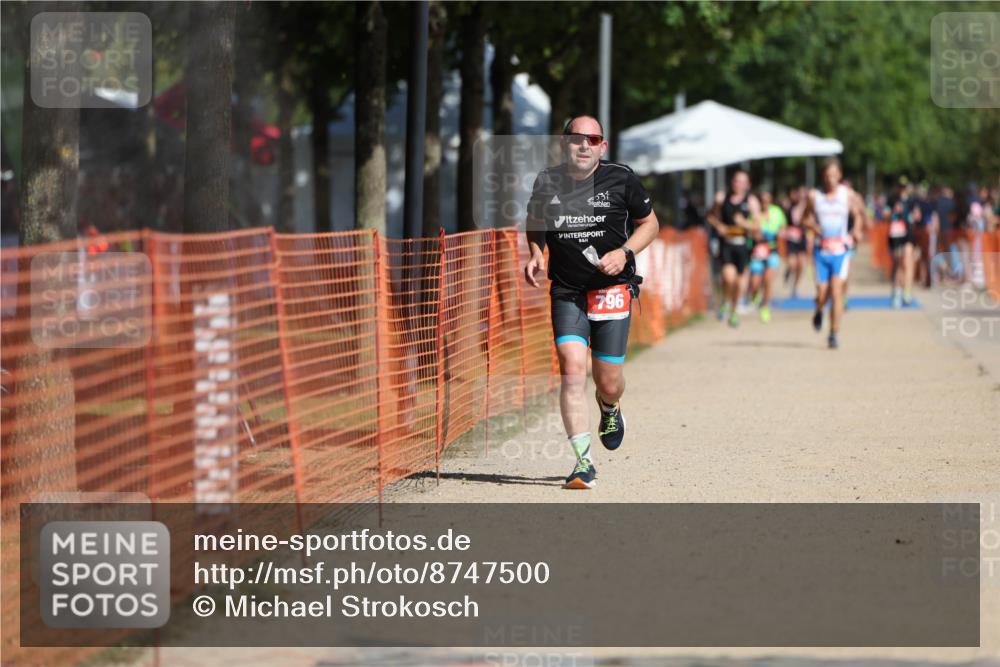 07.09.2025 - 19. Norderstedt Triathlon Michael Strokosch http://msf.ph/oto/8747500 07.09.2025 12:01:13 Laufen 787, 796 meine-sportfotos.de