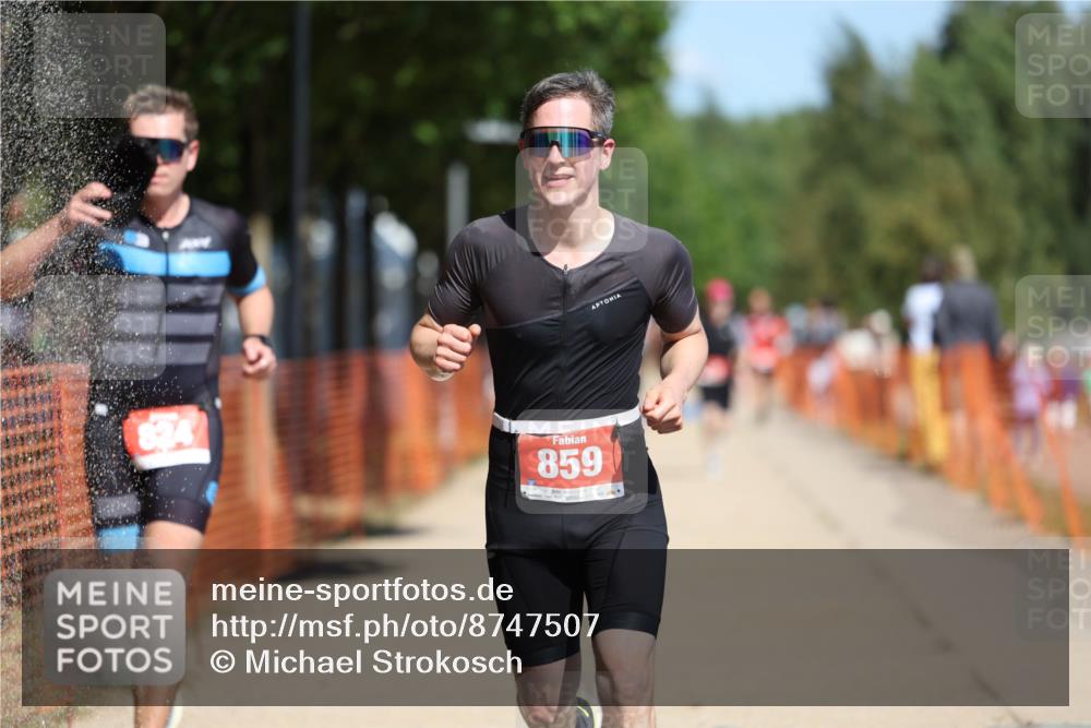 07.09.2025 - 19. Norderstedt Triathlon Michael Strokosch http://msf.ph/oto/8747507 07.09.2025 12:38:02 Laufen 136, 202, 302, 824, 859 meine-sportfotos.de