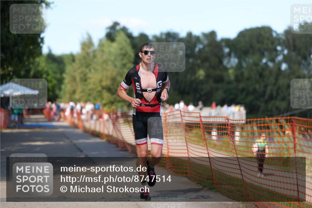 07.09.2025 - 19. Norderstedt Triathlon Michael Strokosch http://msf.ph/oto/8747514 07.09.2025 14:50:54 Laufen 978 meine-sportfotos.de
