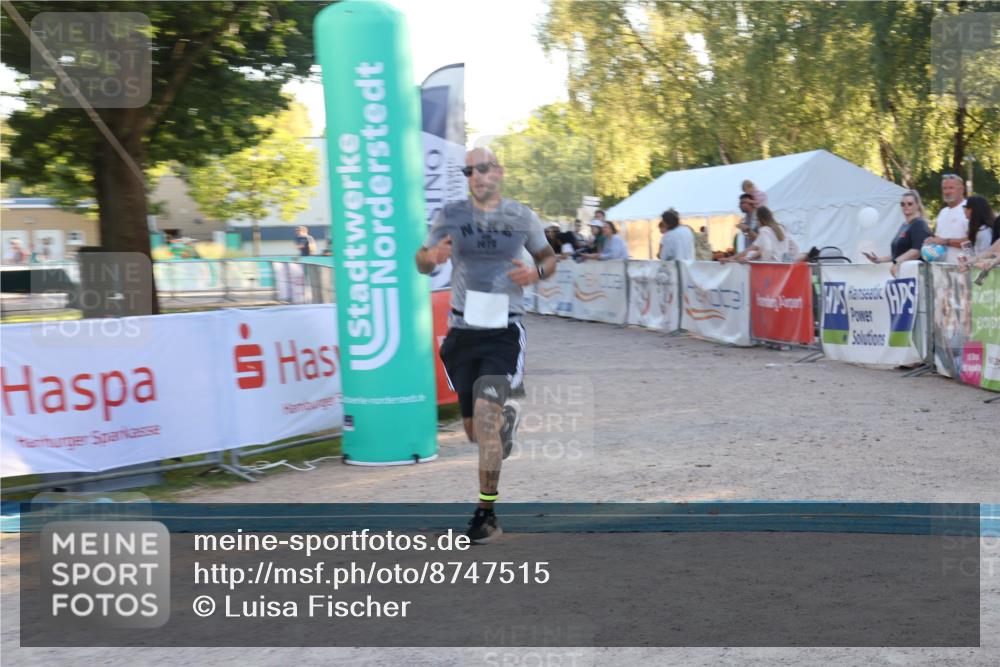 07.09.2025 - 19. Norderstedt Triathlon Luisa Fischer http://msf.ph/oto/8747515 07.09.2025 17:35:14 Ziel 925 meine-sportfotos.de