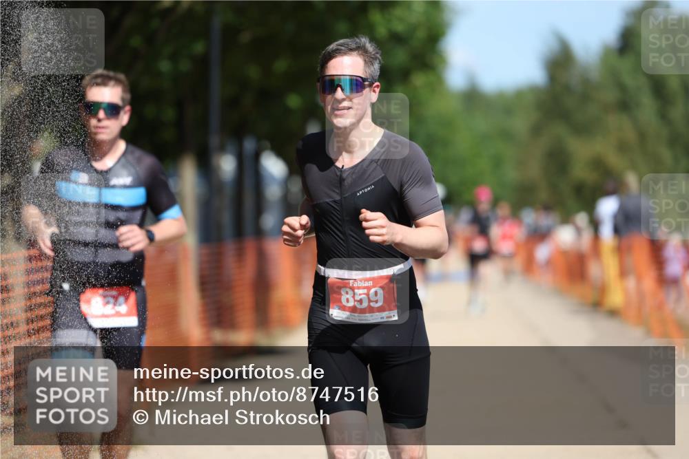 07.09.2025 - 19. Norderstedt Triathlon Michael Strokosch http://msf.ph/oto/8747516 07.09.2025 12:38:02 Laufen 136, 202, 302, 824, 859 meine-sportfotos.de