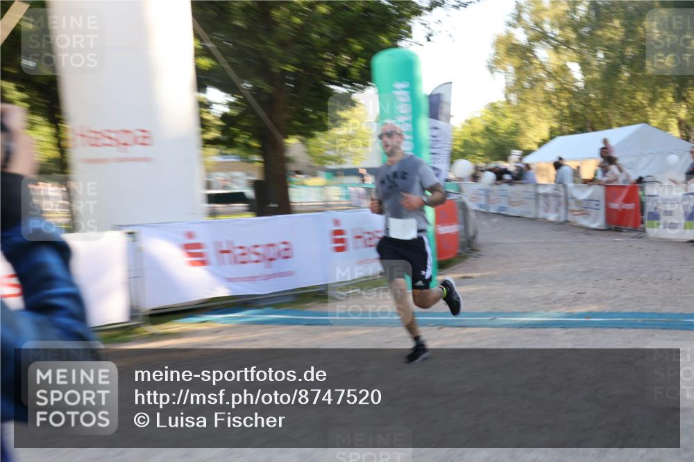 07.09.2025 - 19. Norderstedt Triathlon Luisa Fischer http://msf.ph/oto/8747520 07.09.2025 17:35:14 Ziel 925 meine-sportfotos.de