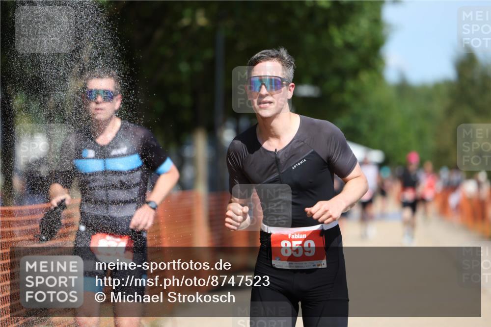 07.09.2025 - 19. Norderstedt Triathlon Michael Strokosch http://msf.ph/oto/8747523 07.09.2025 12:38:02 Laufen 136, 202, 302, 824, 859 meine-sportfotos.de