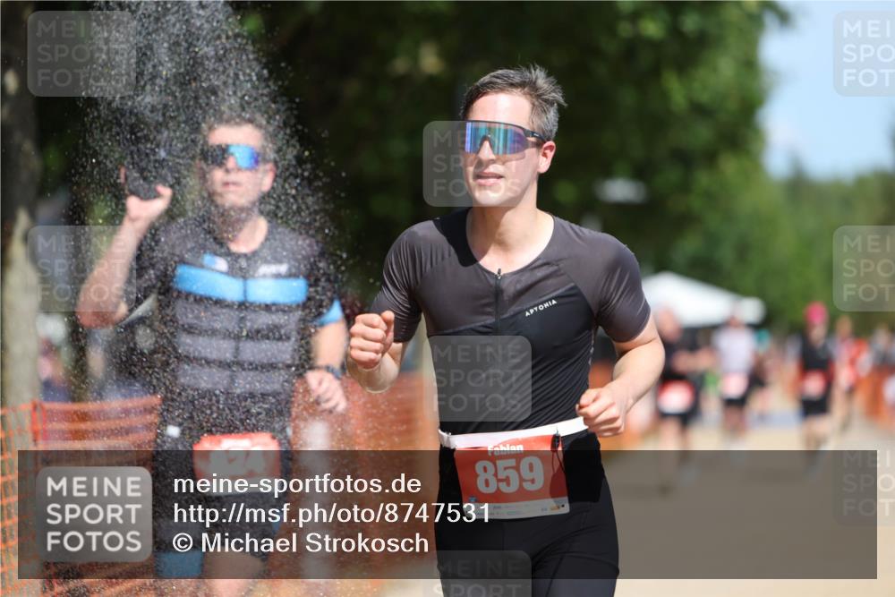 07.09.2025 - 19. Norderstedt Triathlon Michael Strokosch http://msf.ph/oto/8747531 07.09.2025 12:38:02 Laufen 136, 202, 302, 824, 859 meine-sportfotos.de