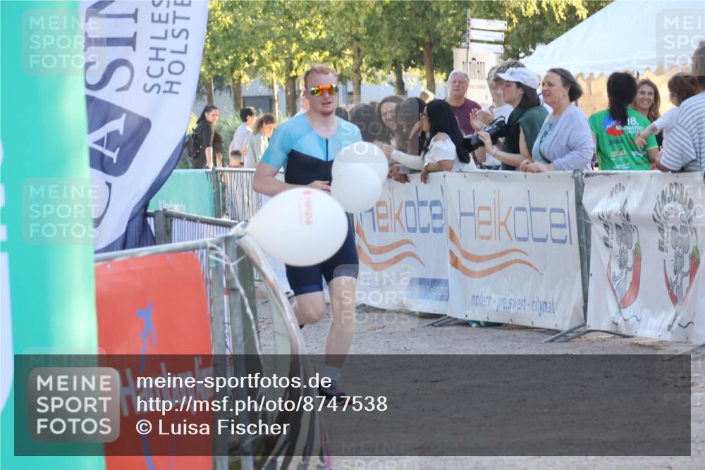 07.09.2025 - 19. Norderstedt Triathlon Luisa Fischer http://msf.ph/oto/8747538 07.09.2025 17:35:25 Ziel 386 meine-sportfotos.de
