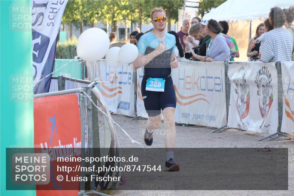 07.09.2025 - 19. Norderstedt Triathlon Luisa Fischer http://msf.ph/oto/8747544 07.09.2025 17:35:25 Ziel 386 meine-sportfotos.de