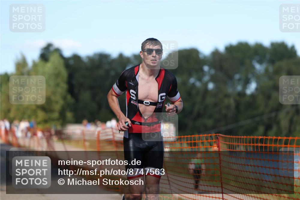 07.09.2025 - 19. Norderstedt Triathlon Michael Strokosch http://msf.ph/oto/8747563 07.09.2025 14:50:55 Laufen 978 meine-sportfotos.de