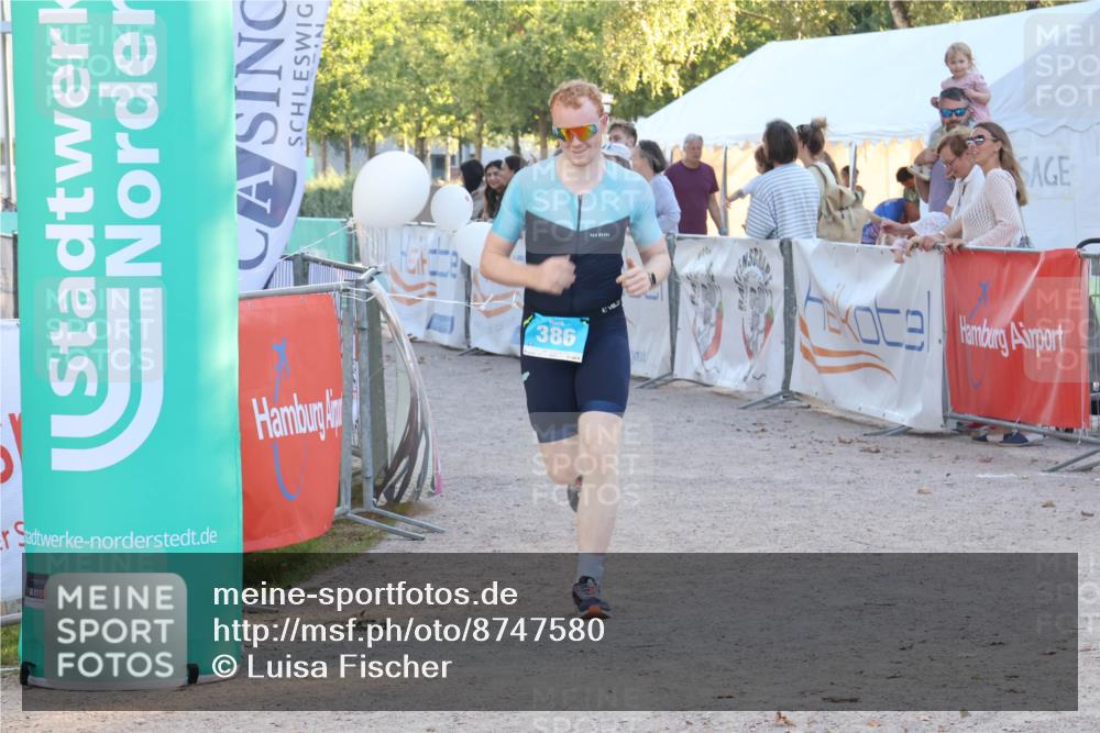 07.09.2025 - 19. Norderstedt Triathlon Luisa Fischer http://msf.ph/oto/8747580 07.09.2025 17:35:28 Ziel 386 meine-sportfotos.de
