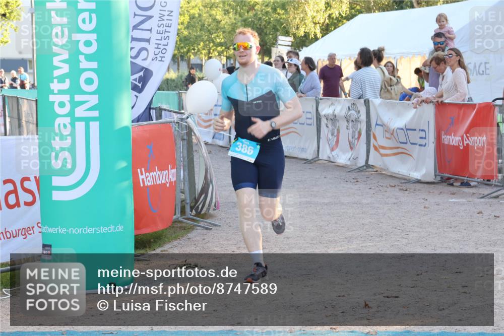07.09.2025 - 19. Norderstedt Triathlon Luisa Fischer http://msf.ph/oto/8747589 07.09.2025 17:35:28 Ziel 386 meine-sportfotos.de