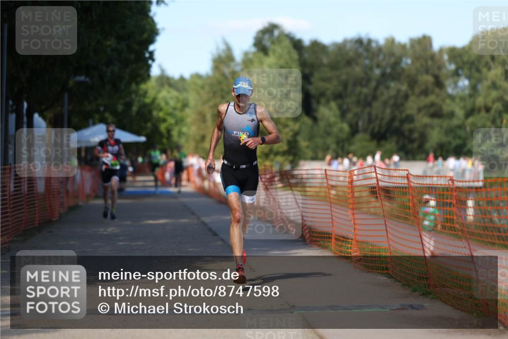 07.09.2025 - 19. Norderstedt Triathlon Michael Strokosch http://msf.ph/oto/8747598 07.09.2025 14:51:25 Laufen 979, 988 meine-sportfotos.de