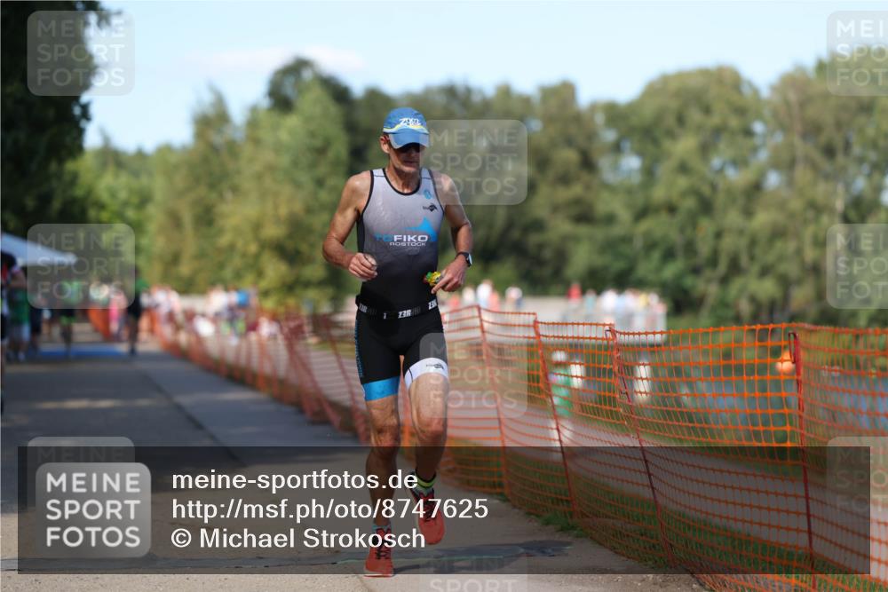 07.09.2025 - 19. Norderstedt Triathlon Michael Strokosch http://msf.ph/oto/8747625 07.09.2025 14:51:26 Laufen 979, 988 meine-sportfotos.de