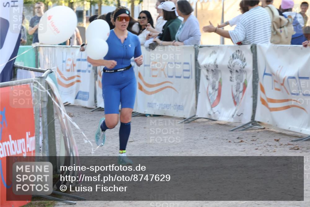 07.09.2025 - 19. Norderstedt Triathlon Luisa Fischer http://msf.ph/oto/8747629 07.09.2025 17:35:45 Ziel 1454 meine-sportfotos.de