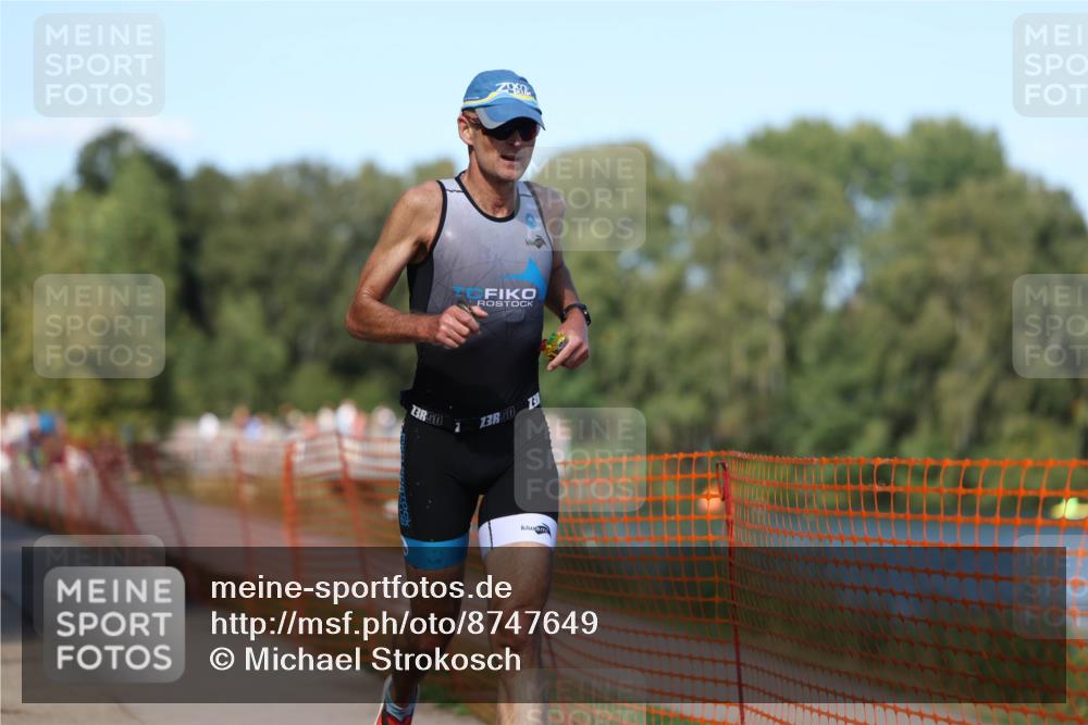 07.09.2025 - 19. Norderstedt Triathlon Michael Strokosch http://msf.ph/oto/8747649 07.09.2025 14:51:27 Laufen 979, 988 meine-sportfotos.de