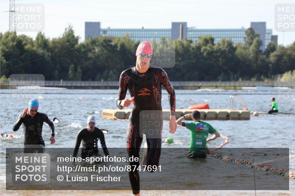 07.09.2025 - 19. Norderstedt Triathlon Luisa Fischer http://msf.ph/oto/8747691 07.09.2025 10:49:59 Schwimmen 1158, 1171, 1176 meine-sportfotos.de