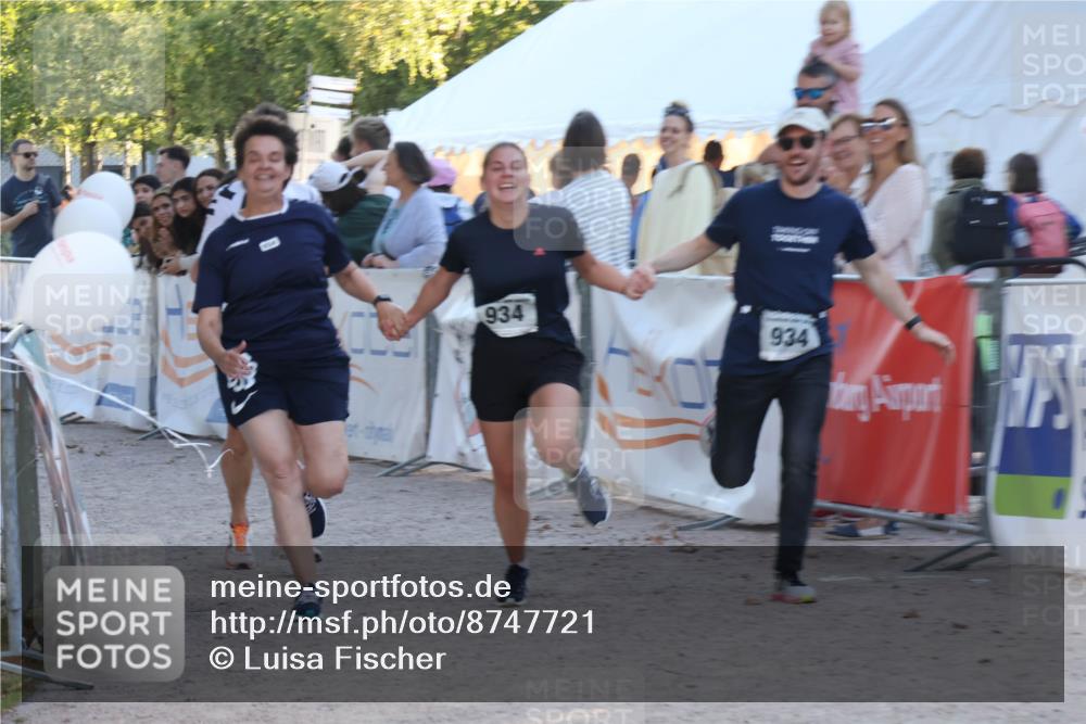 07.09.2025 - 19. Norderstedt Triathlon Luisa Fischer http://msf.ph/oto/8747721 07.09.2025 17:35:50 Ziel 376, 934, 1454 meine-sportfotos.de