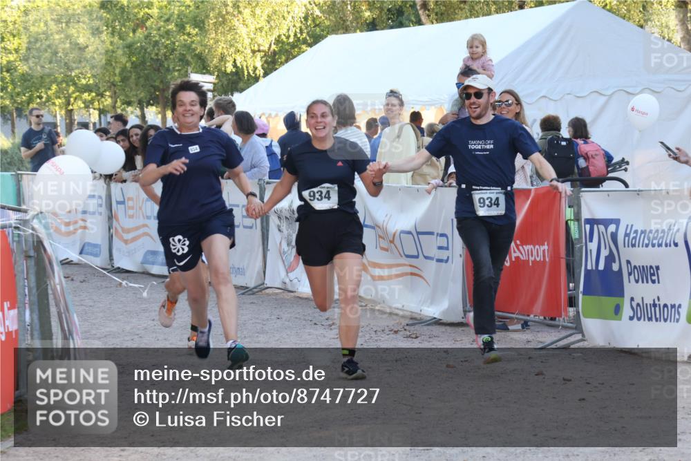 07.09.2025 - 19. Norderstedt Triathlon Luisa Fischer http://msf.ph/oto/8747727 07.09.2025 17:35:51 Ziel 376, 934, 1454 meine-sportfotos.de