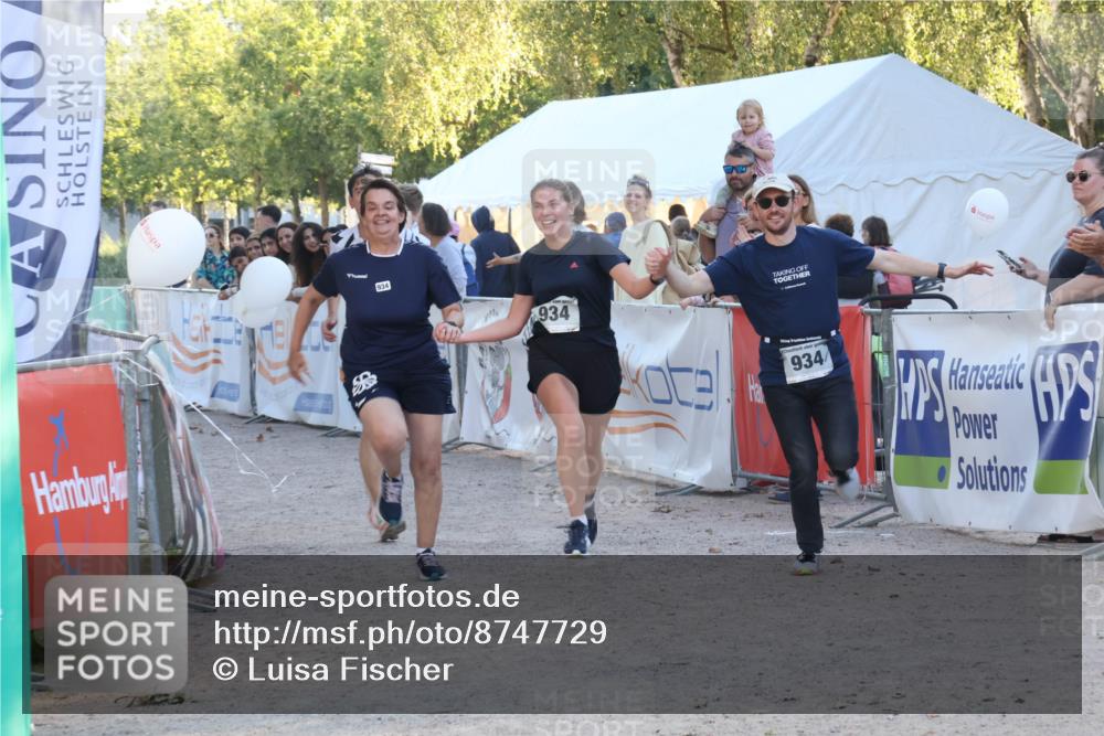 07.09.2025 - 19. Norderstedt Triathlon Luisa Fischer http://msf.ph/oto/8747729 07.09.2025 17:35:51 Ziel 376, 934, 1454 meine-sportfotos.de