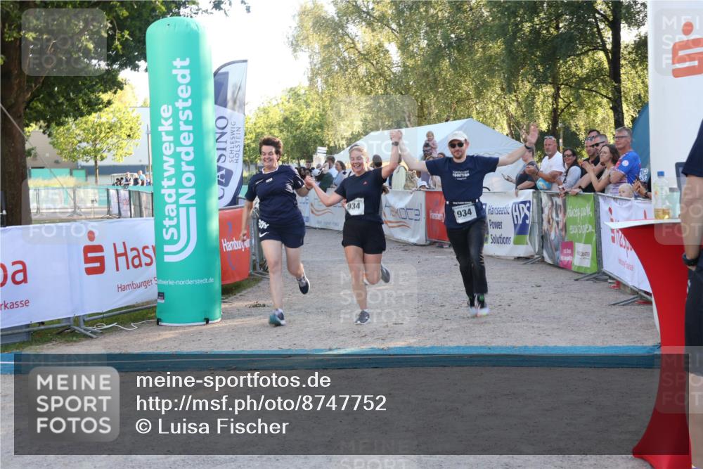 07.09.2025 - 19. Norderstedt Triathlon Luisa Fischer http://msf.ph/oto/8747752 07.09.2025 17:35:52 Ziel 376, 934, 1454 meine-sportfotos.de