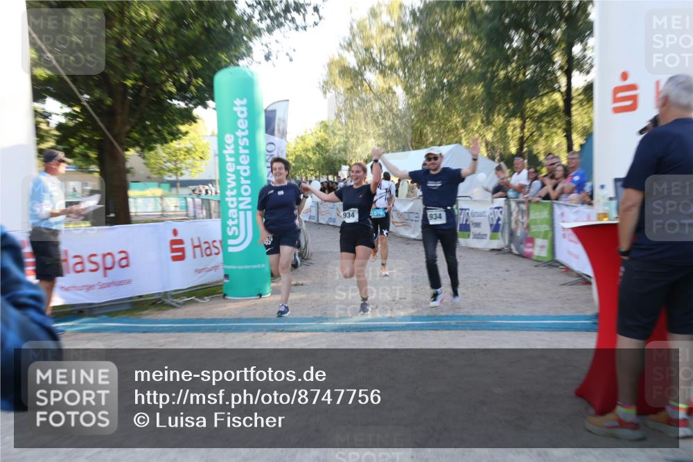 07.09.2025 - 19. Norderstedt Triathlon Luisa Fischer http://msf.ph/oto/8747756 07.09.2025 17:35:53 Ziel 376, 934, 1454 meine-sportfotos.de
