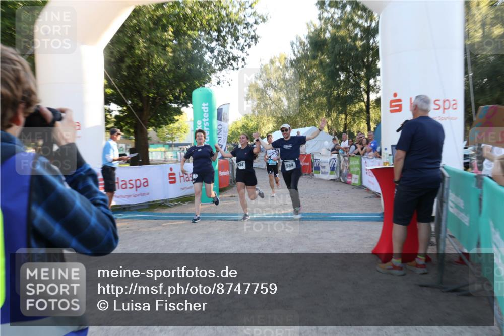 07.09.2025 - 19. Norderstedt Triathlon Luisa Fischer http://msf.ph/oto/8747759 07.09.2025 17:35:53 Ziel 376, 934, 1454 meine-sportfotos.de