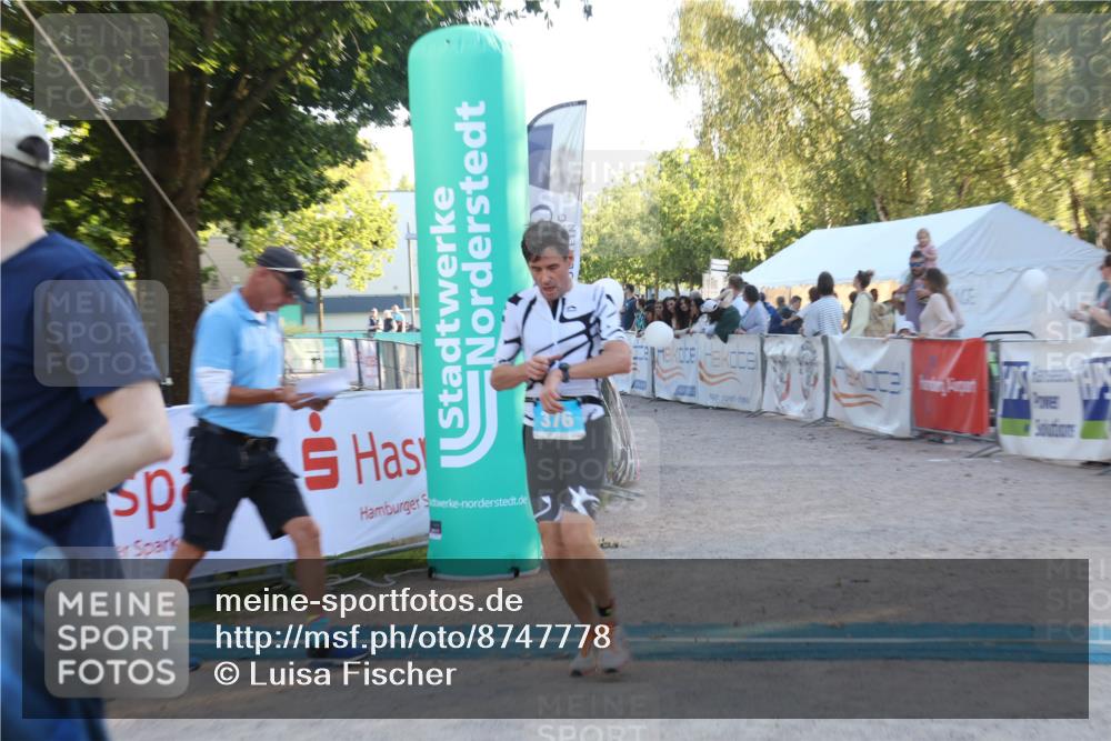 07.09.2025 - 19. Norderstedt Triathlon Luisa Fischer http://msf.ph/oto/8747778 07.09.2025 17:35:54 Ziel 376, 934, 1454 meine-sportfotos.de