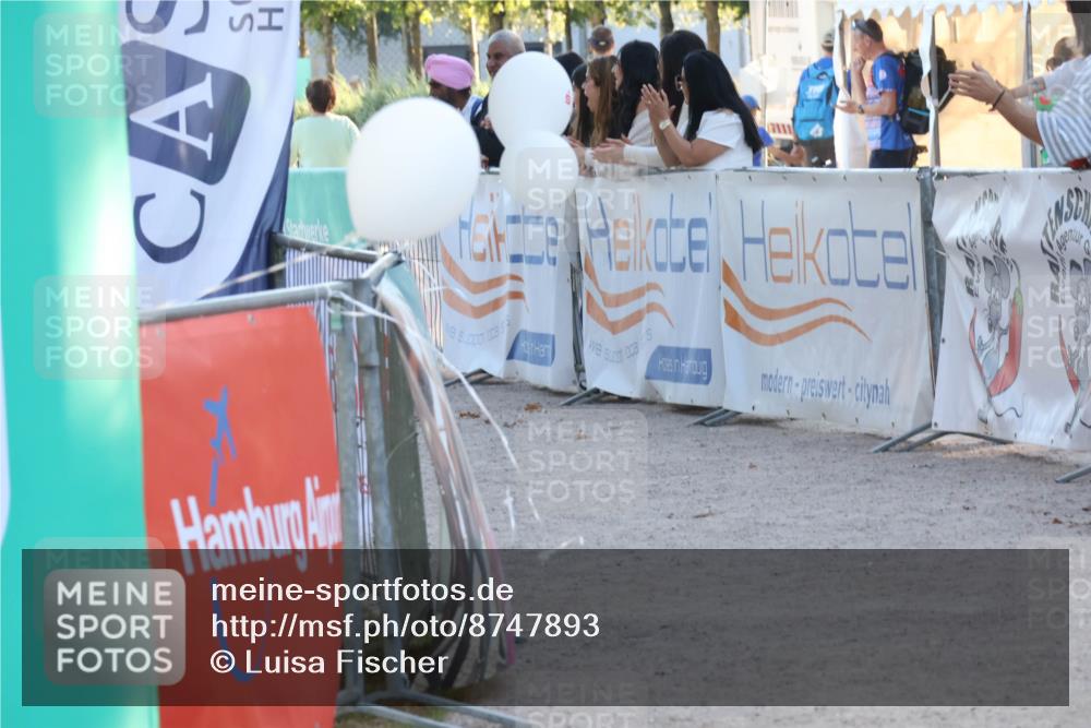07.09.2025 - 19. Norderstedt Triathlon Luisa Fischer http://msf.ph/oto/8747893 07.09.2025 17:37:03 Ziel  meine-sportfotos.de