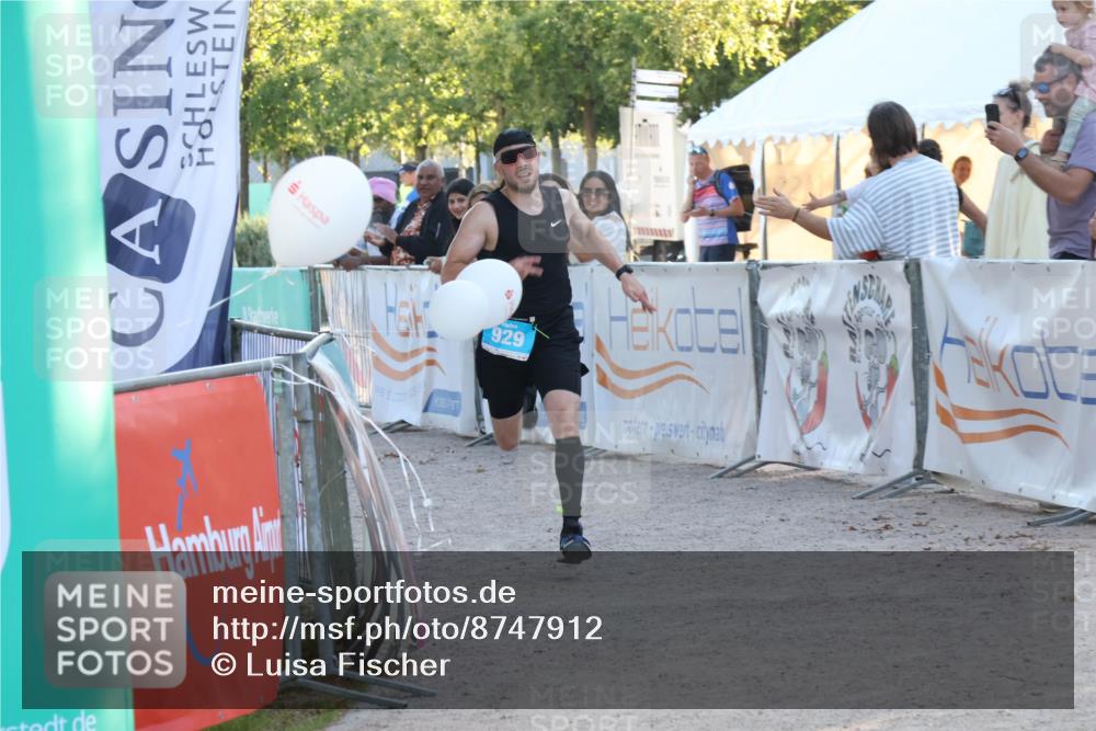 07.09.2025 - 19. Norderstedt Triathlon Luisa Fischer http://msf.ph/oto/8747912 07.09.2025 17:37:06 Ziel 929 meine-sportfotos.de