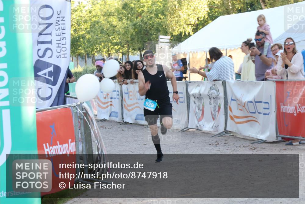 07.09.2025 - 19. Norderstedt Triathlon Luisa Fischer http://msf.ph/oto/8747918 07.09.2025 17:37:06 Ziel 929 meine-sportfotos.de
