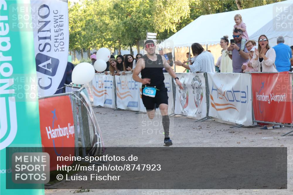 07.09.2025 - 19. Norderstedt Triathlon Luisa Fischer http://msf.ph/oto/8747923 07.09.2025 17:37:06 Ziel 929 meine-sportfotos.de