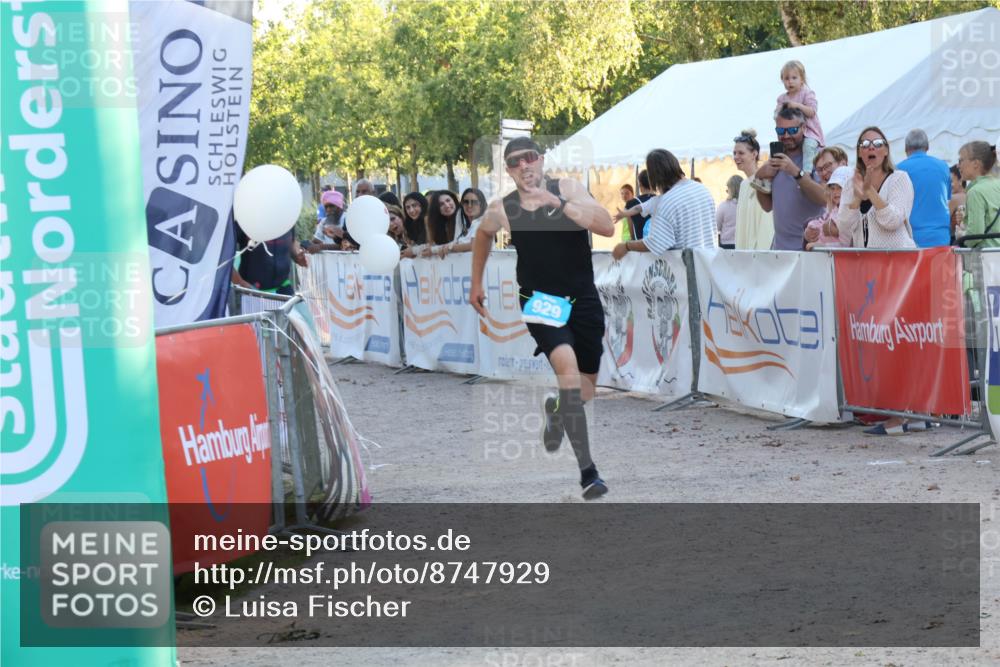 07.09.2025 - 19. Norderstedt Triathlon Luisa Fischer http://msf.ph/oto/8747929 07.09.2025 17:37:06 Ziel 929 meine-sportfotos.de