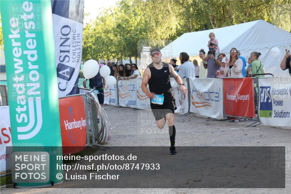 07.09.2025 - 19. Norderstedt Triathlon Luisa Fischer http://msf.ph/oto/8747933 07.09.2025 17:37:07 Ziel 864, 929 meine-sportfotos.de