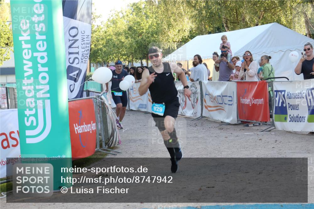 07.09.2025 - 19. Norderstedt Triathlon Luisa Fischer http://msf.ph/oto/8747942 07.09.2025 17:37:07 Ziel 864, 929 meine-sportfotos.de