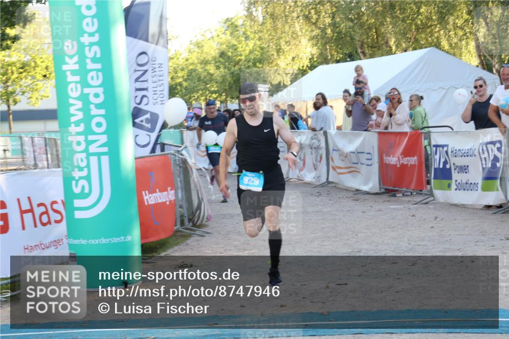 07.09.2025 - 19. Norderstedt Triathlon Luisa Fischer http://msf.ph/oto/8747946 07.09.2025 17:37:08 Ziel 864, 929 meine-sportfotos.de
