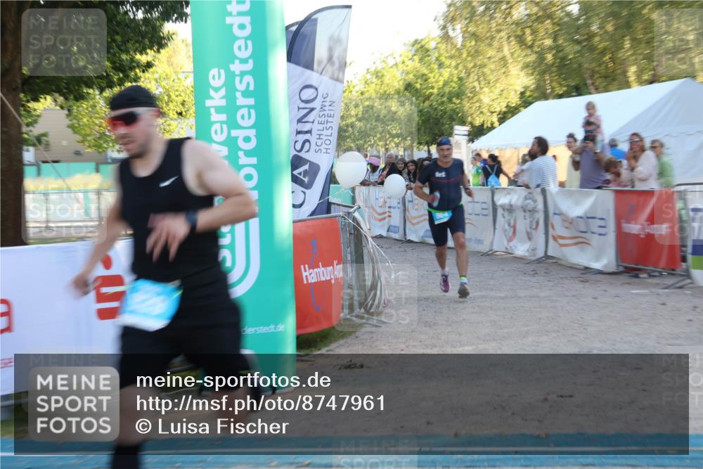 07.09.2025 - 19. Norderstedt Triathlon Luisa Fischer http://msf.ph/oto/8747961 07.09.2025 17:37:09 Ziel 864, 929 meine-sportfotos.de