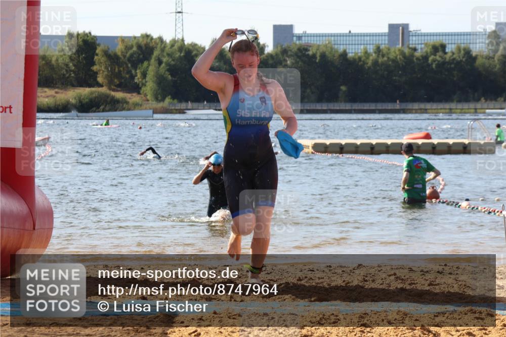 07.09.2025 - 19. Norderstedt Triathlon Luisa Fischer http://msf.ph/oto/8747964 07.09.2025 10:50:29 Schwimmen 1160, 1167, 1189, 1227 meine-sportfotos.de