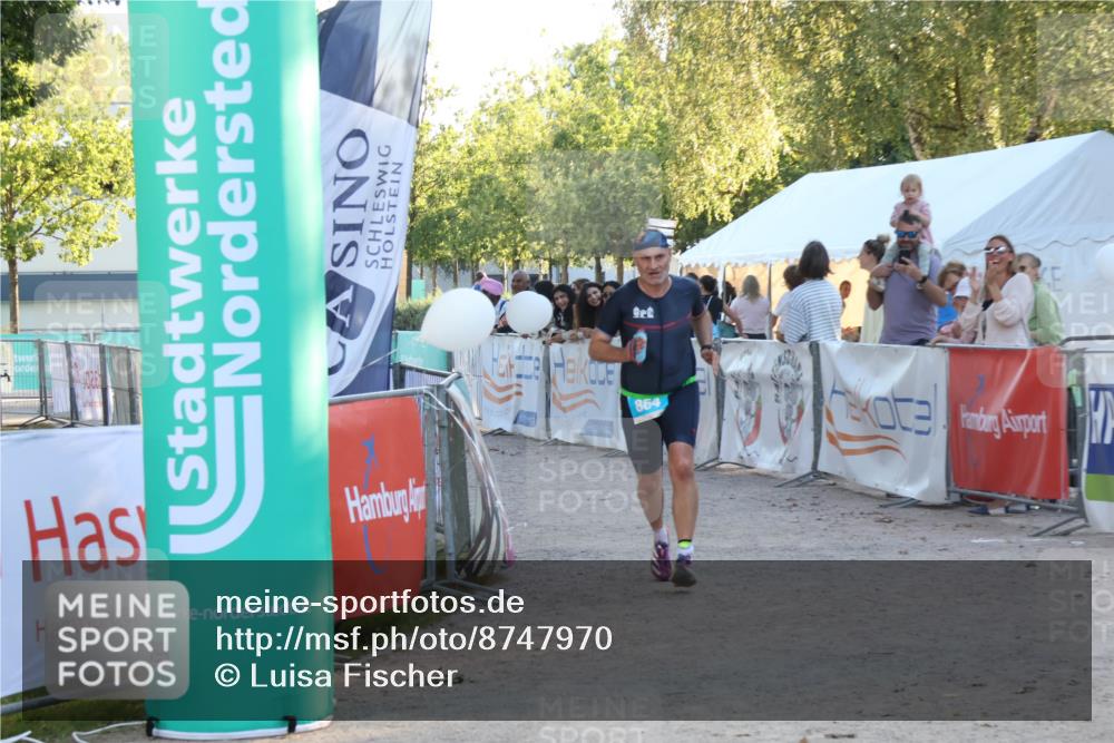 07.09.2025 - 19. Norderstedt Triathlon Luisa Fischer http://msf.ph/oto/8747970 07.09.2025 17:37:09 Ziel 864, 929 meine-sportfotos.de