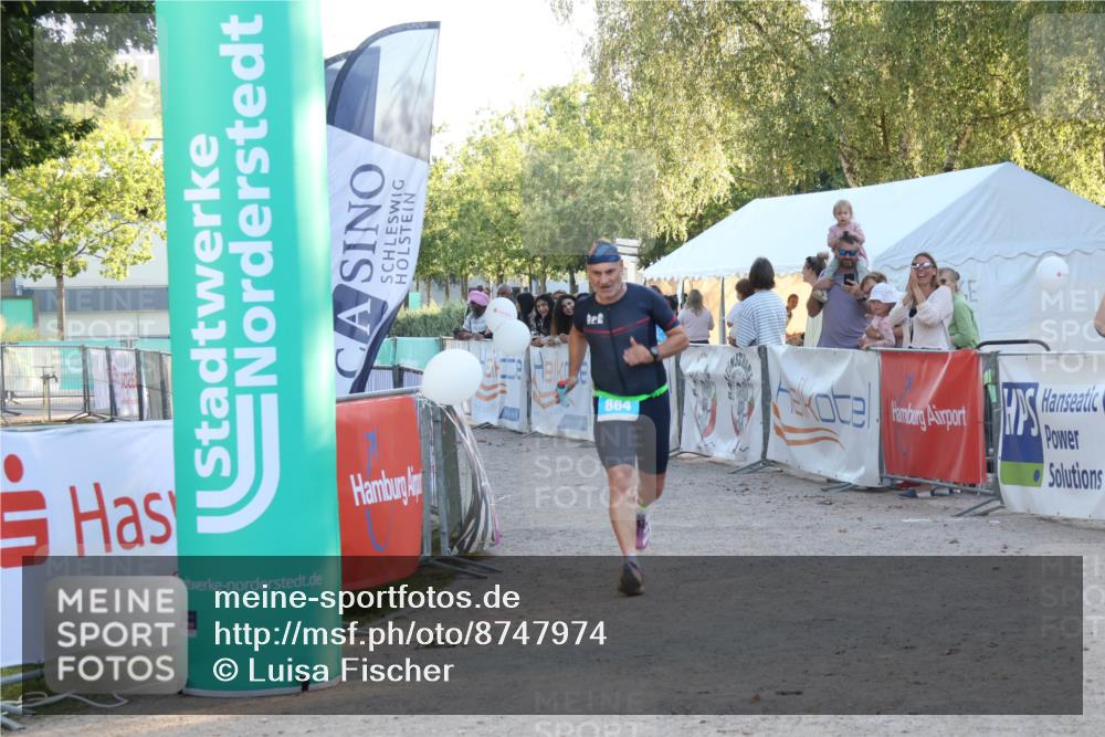 07.09.2025 - 19. Norderstedt Triathlon Luisa Fischer http://msf.ph/oto/8747974 07.09.2025 17:37:10 Ziel 864, 929 meine-sportfotos.de