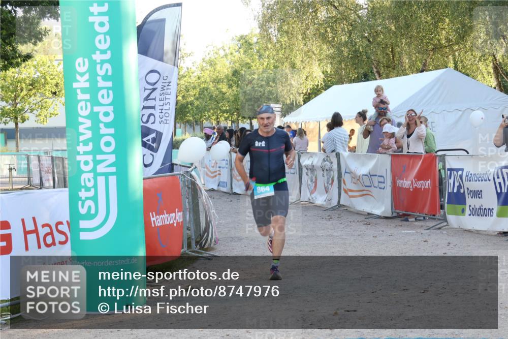 07.09.2025 - 19. Norderstedt Triathlon Luisa Fischer http://msf.ph/oto/8747976 07.09.2025 17:37:10 Ziel 864, 929 meine-sportfotos.de